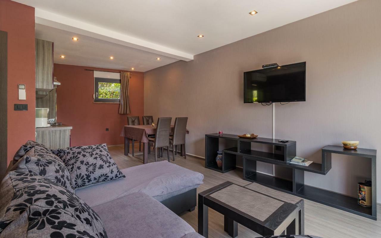 Apartmani Kazun - App 4 - Ferienhaus Fažana Buitenkant foto